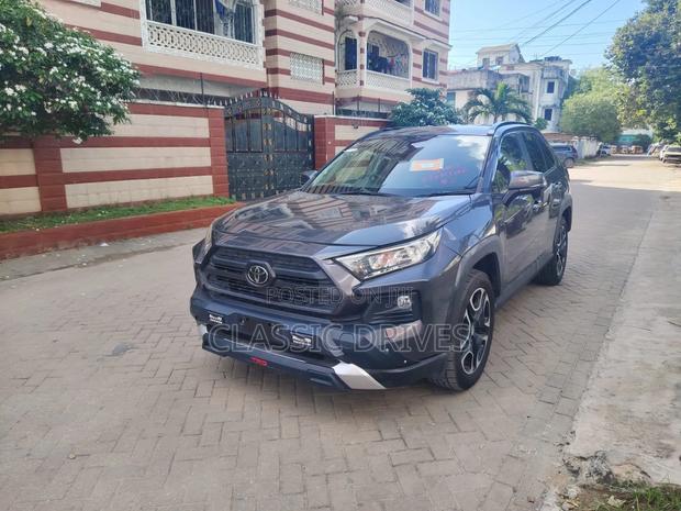 Toyota RAV4 2021 Gray