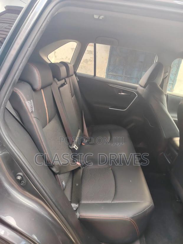 Toyota RAV4 2021 Gray