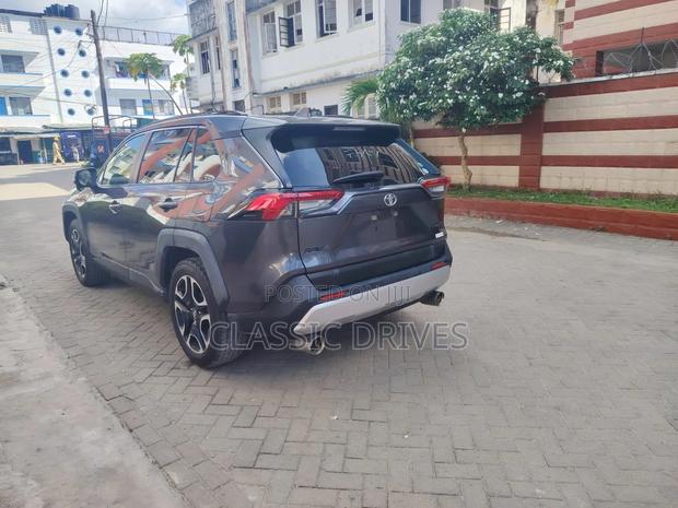 Toyota RAV4 2021 Gray