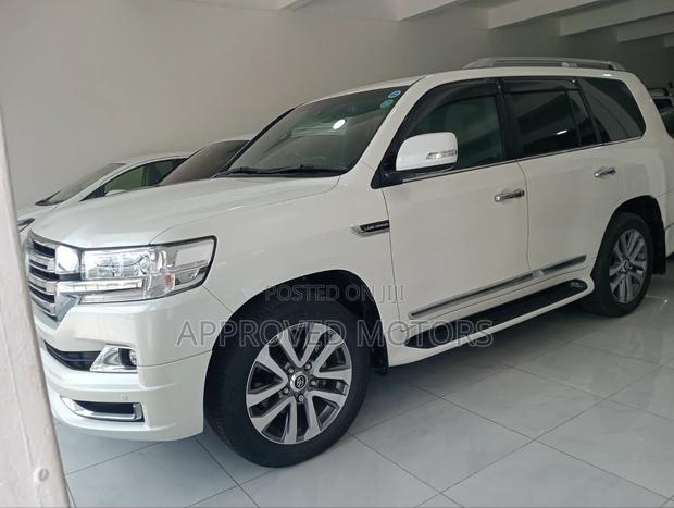 Toyota Land Cruiser 2020 White