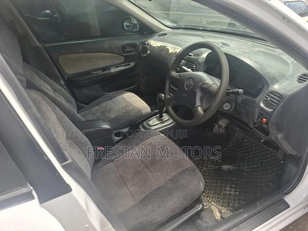 Nissan Wingroad 2001 White