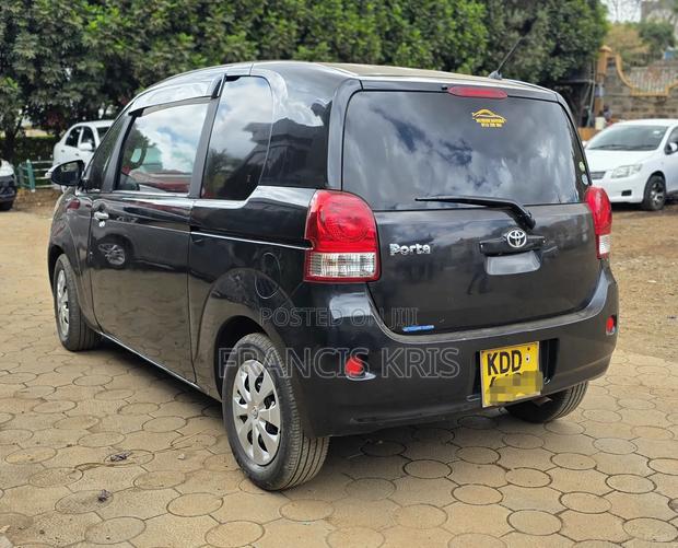 Toyota Porte 2014 Black