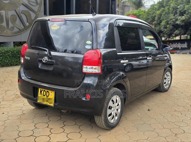 Toyota Porte 2014 Black