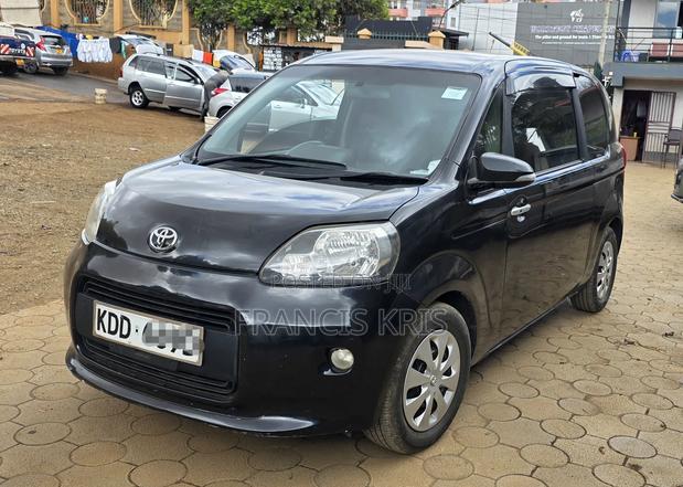 Toyota Porte 2014 Black