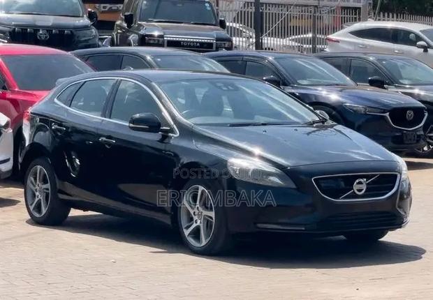 Volvo V40 2016 Black