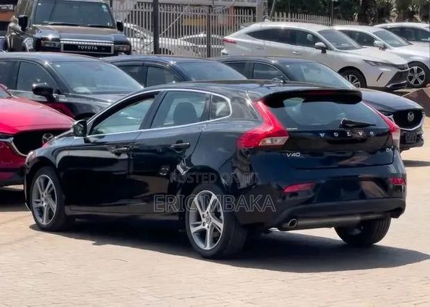 Volvo V40 2016 Black