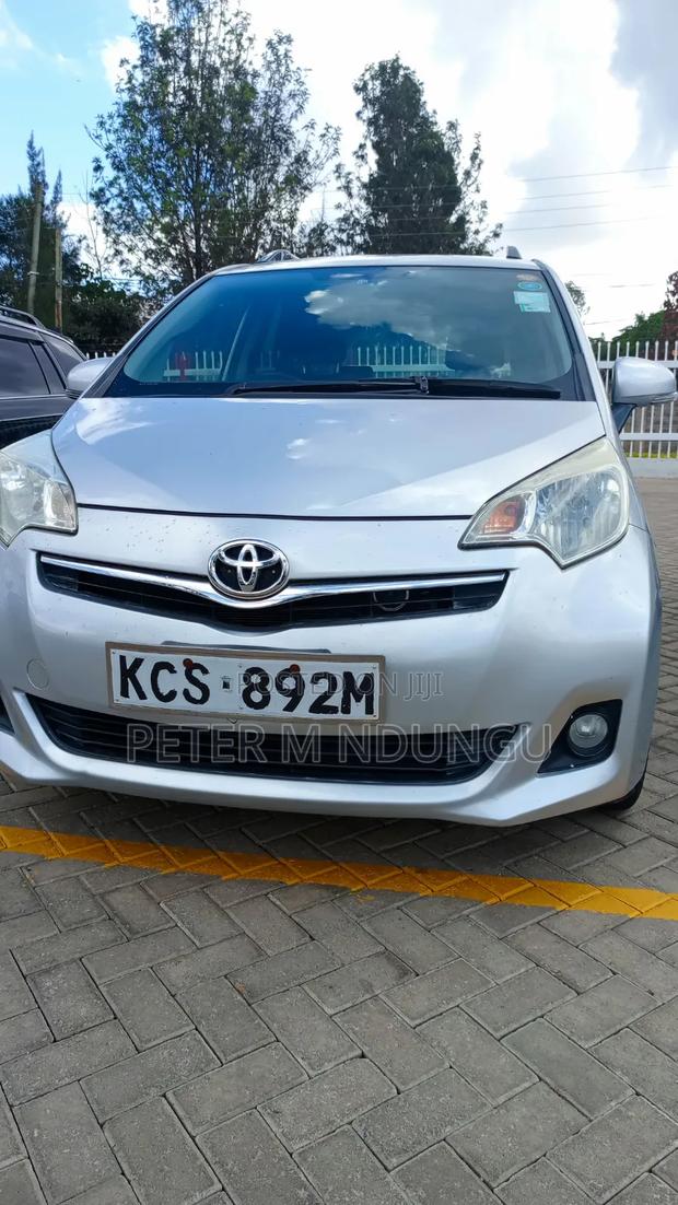 Toyota Ractis 2013 Silver