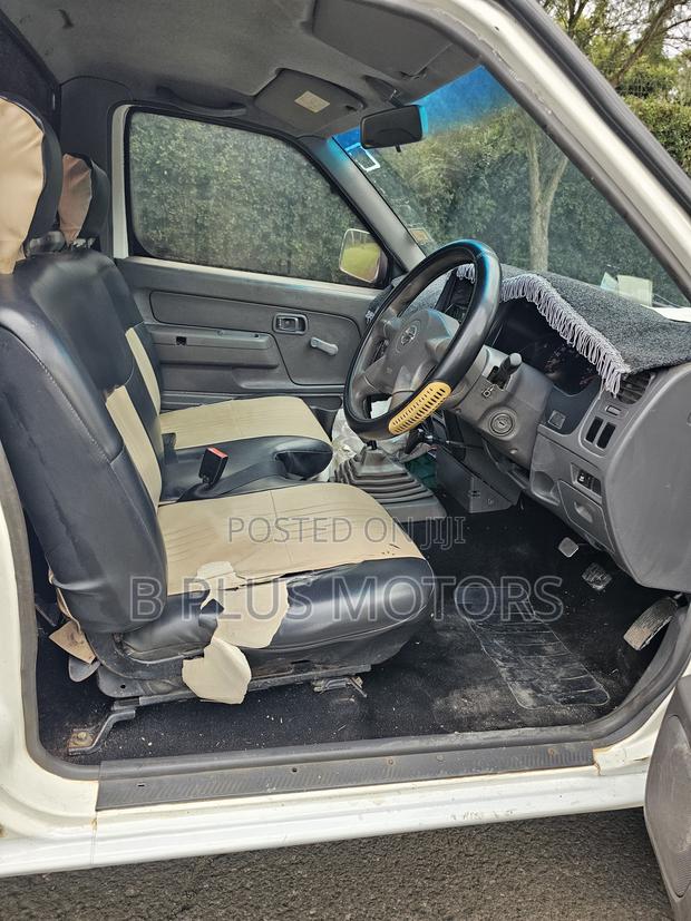 Nissan Hardbody 2015 White