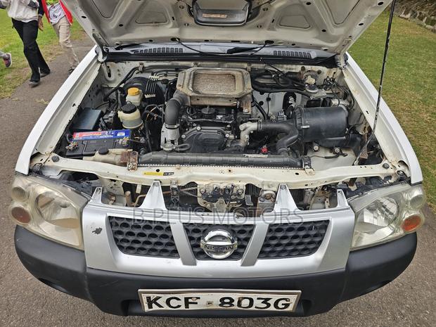 Nissan Hardbody 2015 White