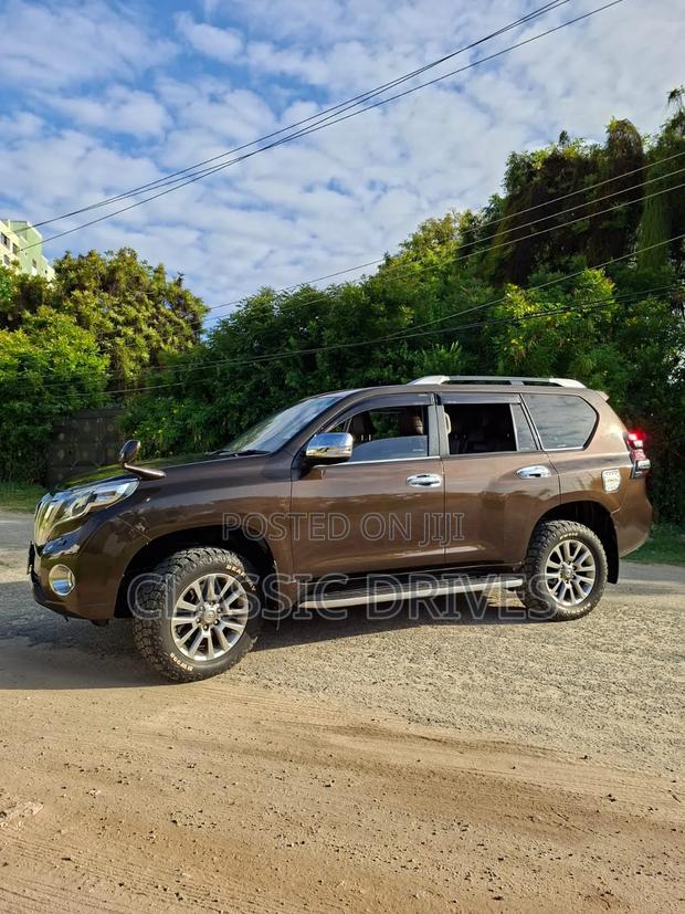 Toyota Land Cruiser Prado 2017 Brown