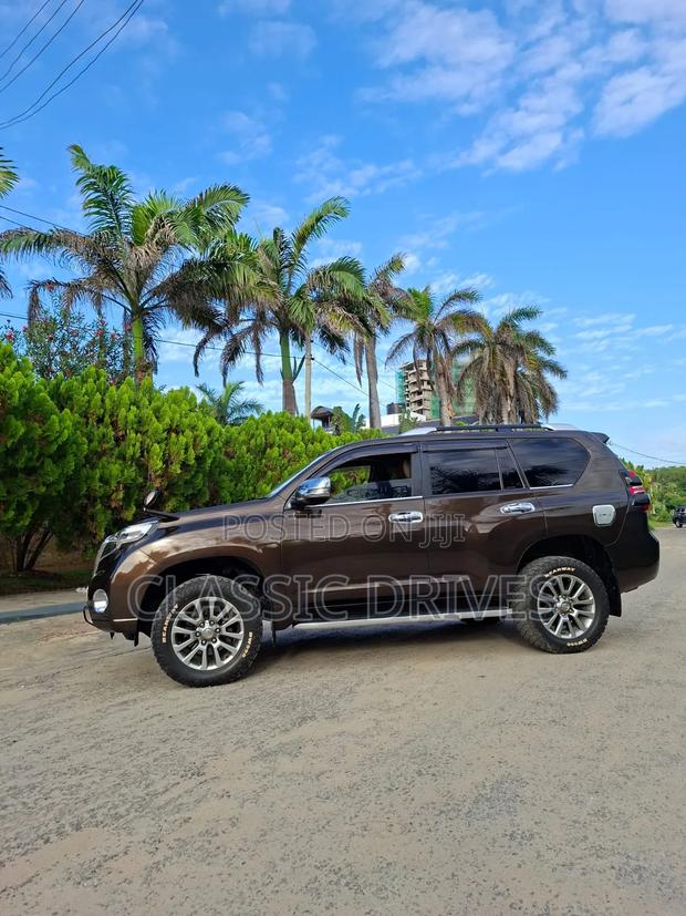 Toyota Land Cruiser Prado 2017 Brown