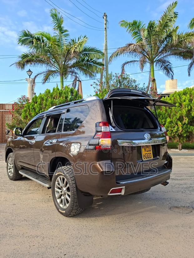 Toyota Land Cruiser Prado 2017 Brown