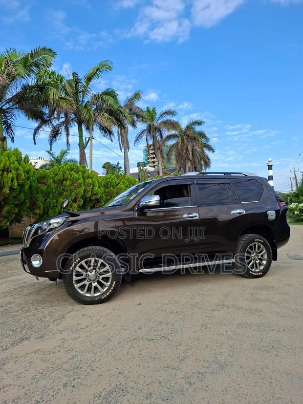 Toyota Land Cruiser Prado 2017 Brown