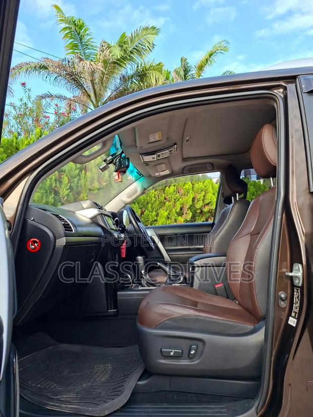 Toyota Land Cruiser Prado 2017 Brown