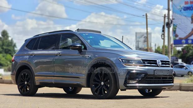 Volkswagen Tiguan 2.0T SE R-Line Black 2021 Gray