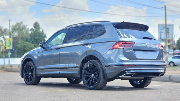 Volkswagen Tiguan 2.0T SE R-Line Black 2021 Gray