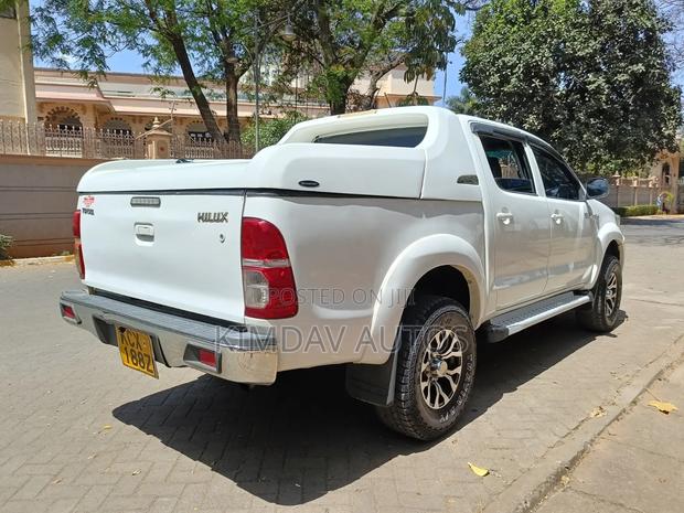 Toyota Hilux 2015 White