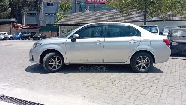 Toyota Axio 1.5 Hybrid 2WD 2014 Silver