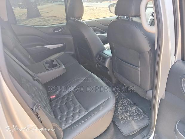 Nissan Navara 2021 Silver