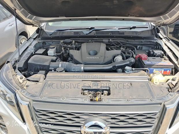 Nissan Navara 2021 Silver