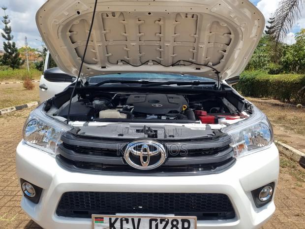 Toyota Hilux 2018 White