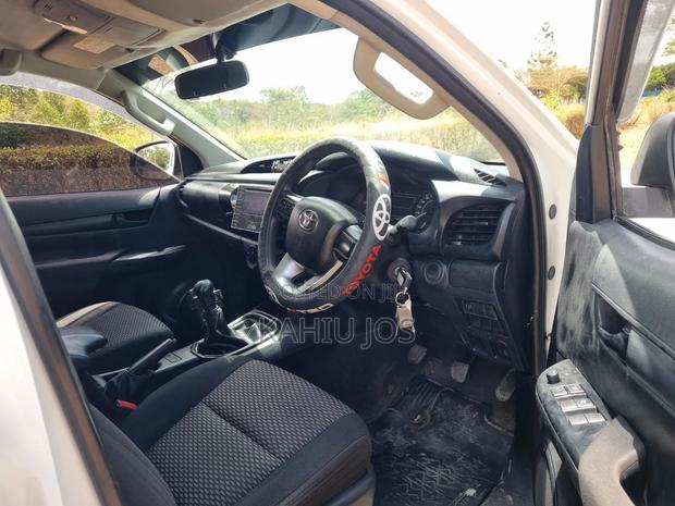 Toyota Hilux 2018 White