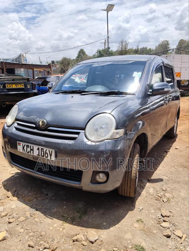 Toyota Sienta 1.5 FWD 2010 Gray