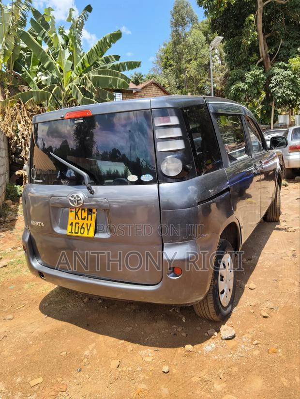 Toyota Sienta 1.5 FWD 2010 Gray