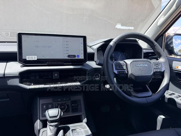 Toyota Hilux 2026 Black