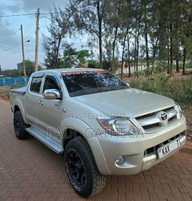 Toyota Hilux 2002 Gold