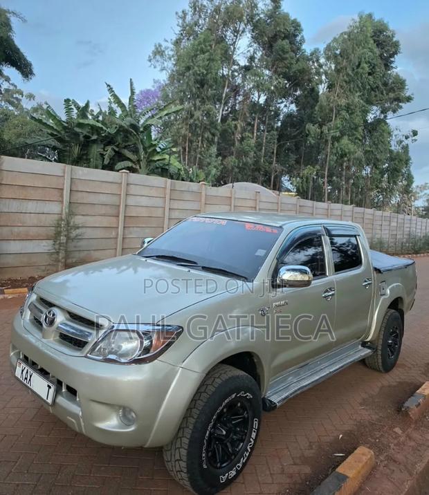 Toyota Hilux 2002 Gold