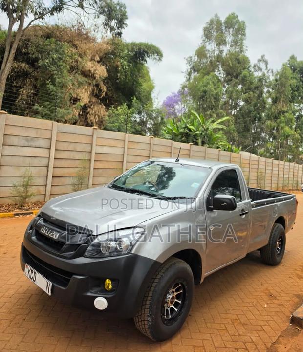 Isuzu D-MAX 2015 Gray