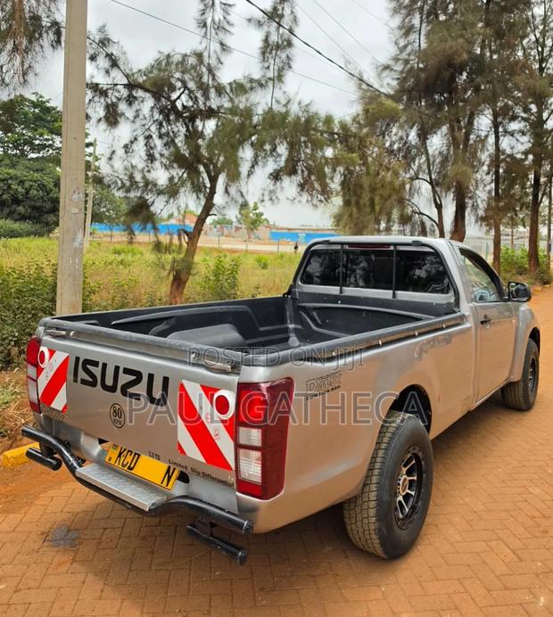 Isuzu D-MAX 2015 Gray