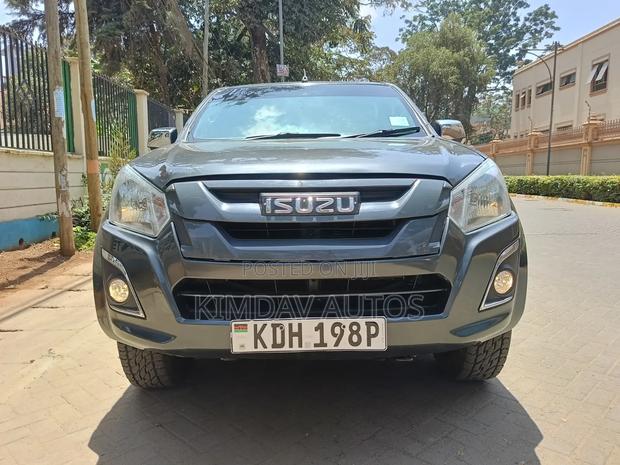 Isuzu D-MAX 2022 Gray