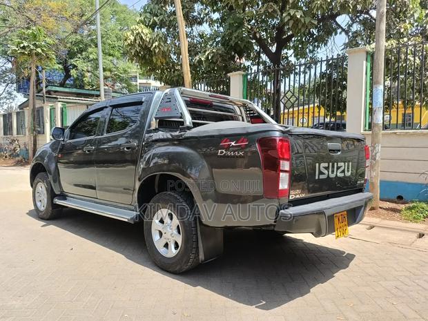 Isuzu D-MAX 2022 Gray