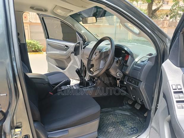 Isuzu D-MAX 2022 Gray