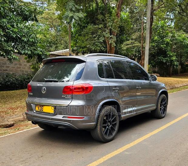 Volkswagen Tiguan R-Line 4Motion 4dr SUV AWD (2.0L 4cyl Turbo 6A) 2014 Gray