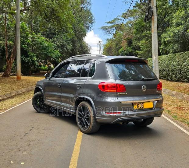 Volkswagen Tiguan R-Line 4Motion 4dr SUV AWD (2.0L 4cyl Turbo 6A) 2014 Gray