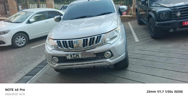 Mitsubishi L200 2016 Silver