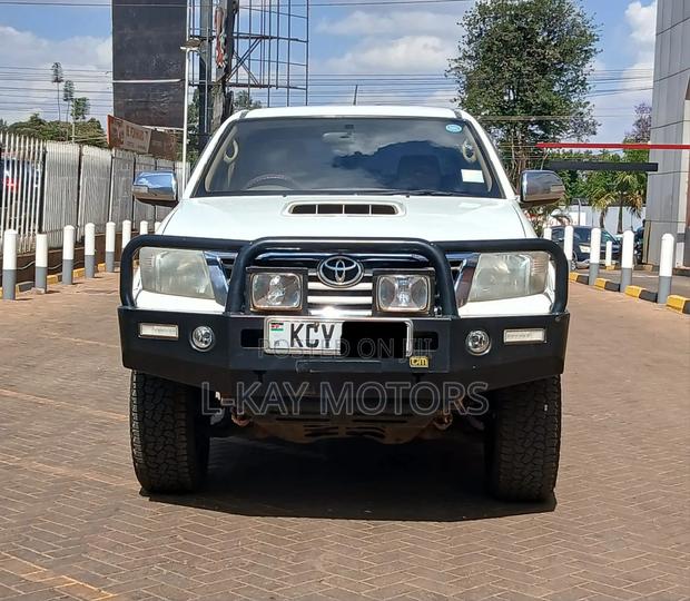 Toyota Hilux 2012 White