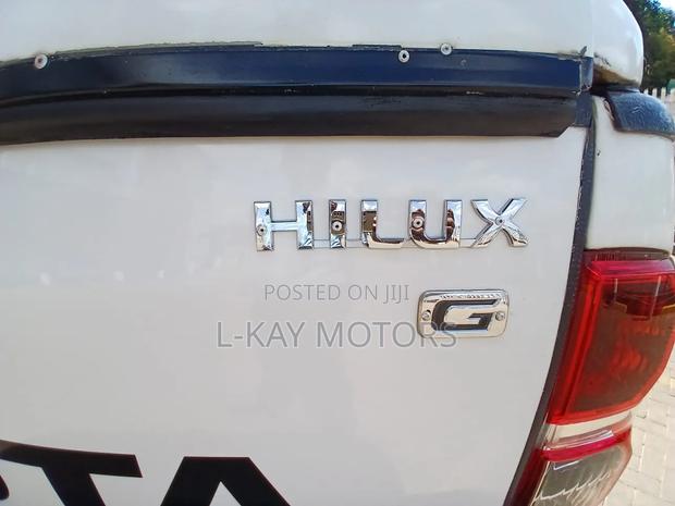 Toyota Hilux 2012 White