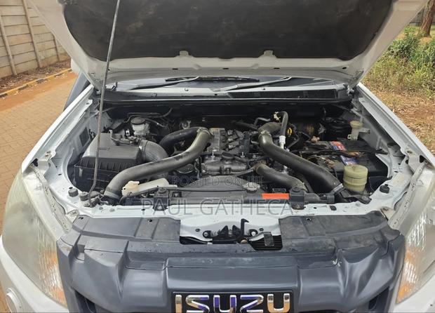 Isuzu D-MAX 2015 White