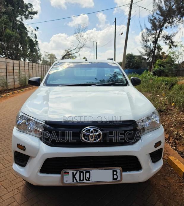 Toyota Hilux 2024 White