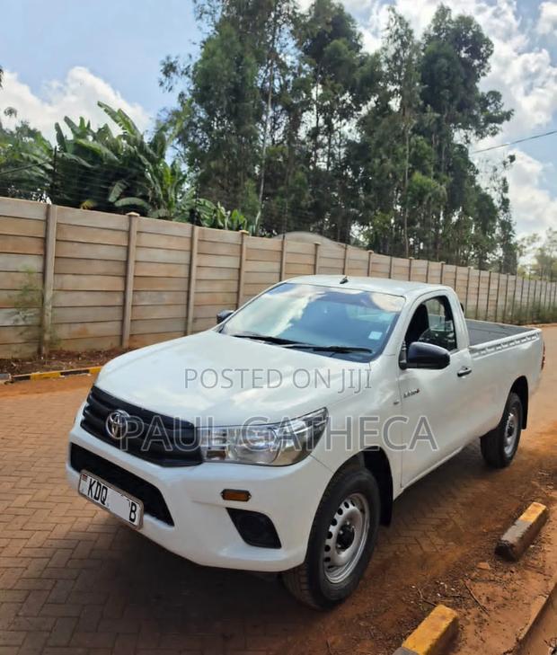 Toyota Hilux 2024 White