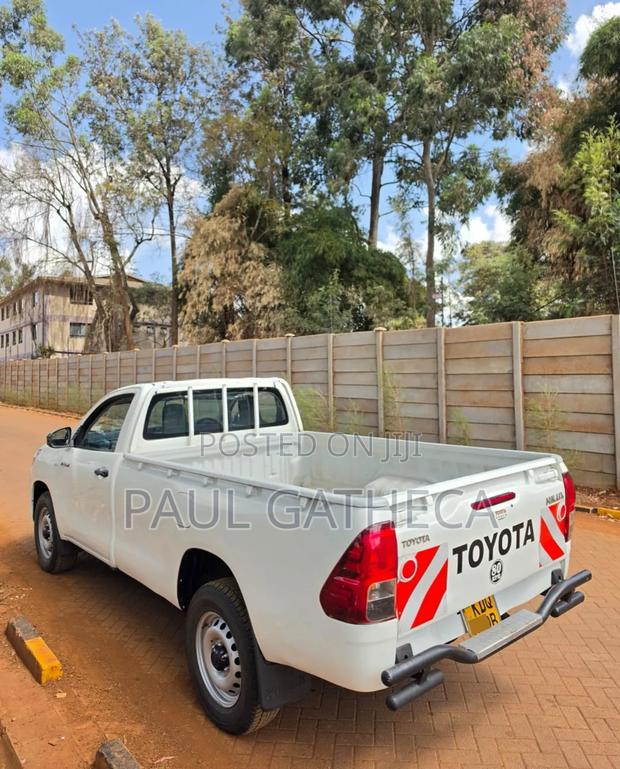 Toyota Hilux 2024 White