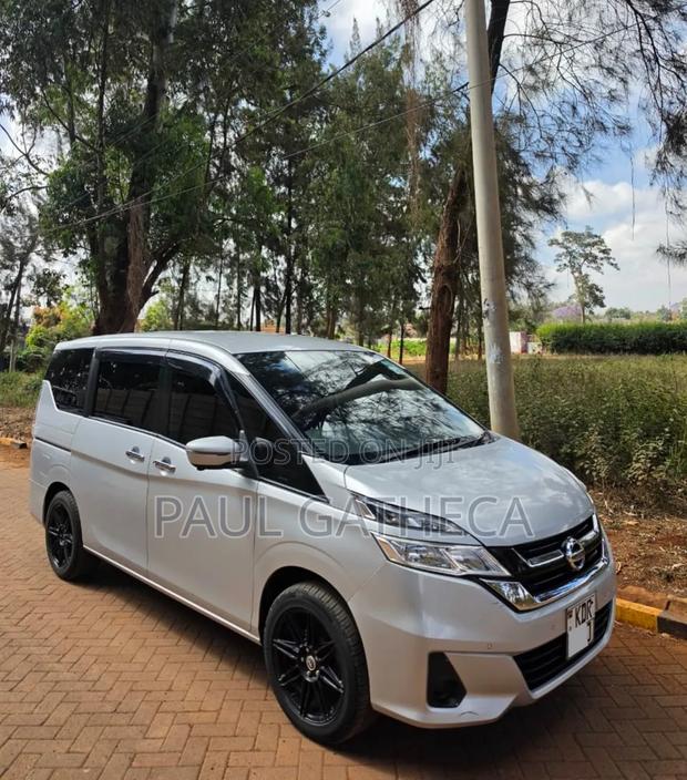 Nissan Serena 2017 Silver