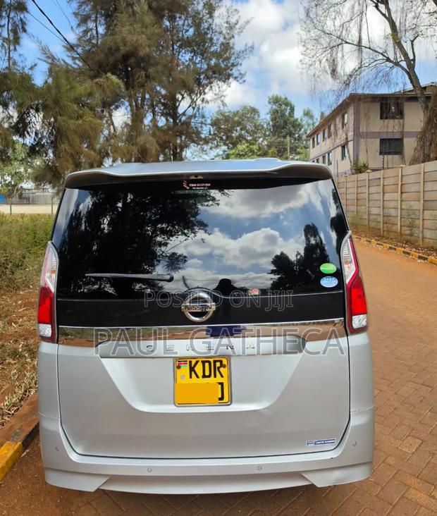 Nissan Serena 2017 Silver