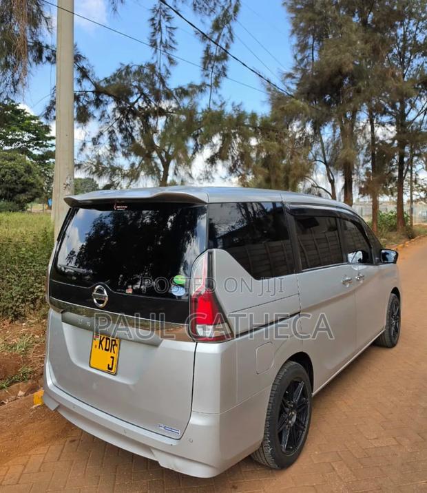 Nissan Serena 2017 Silver