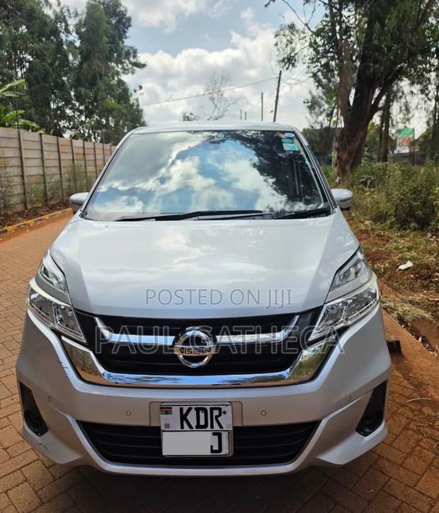 Nissan Serena 2017 Silver
