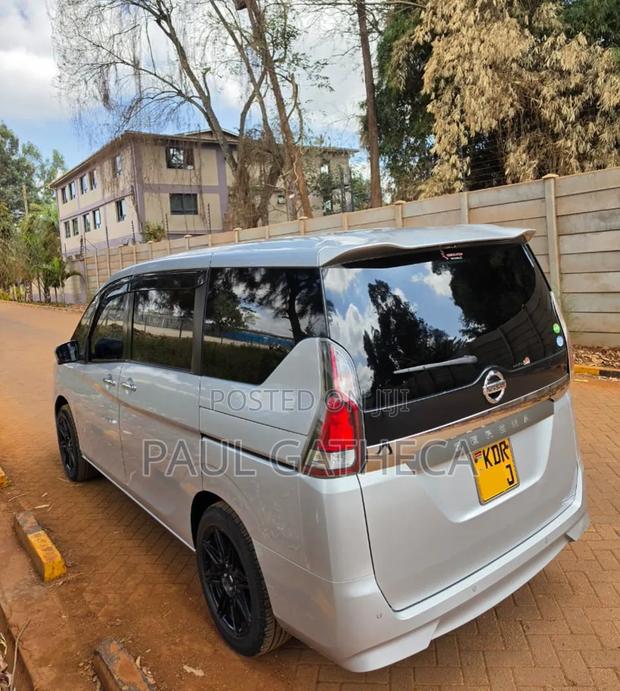 Nissan Serena 2017 Silver